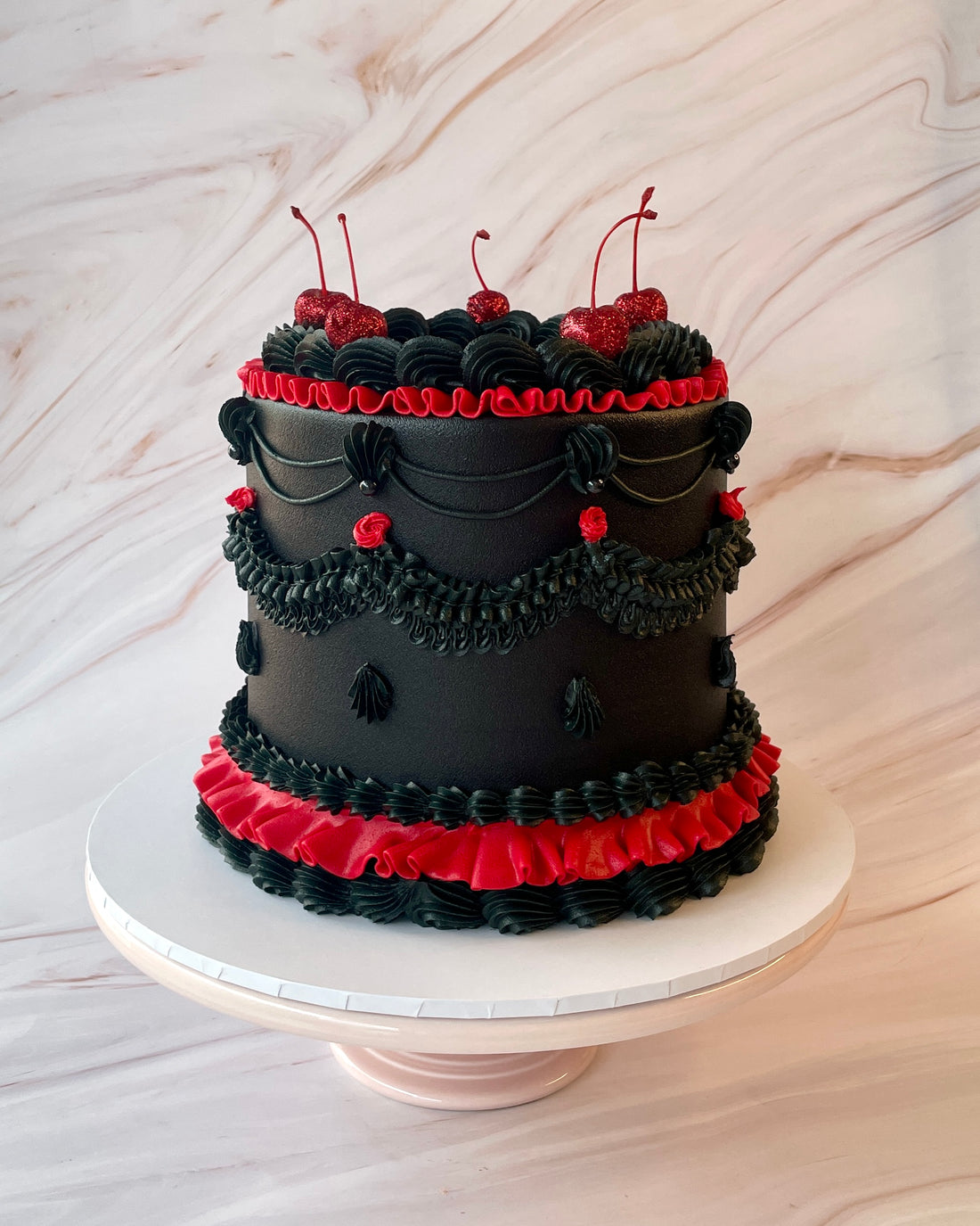 War of the Roses Vintage Cake